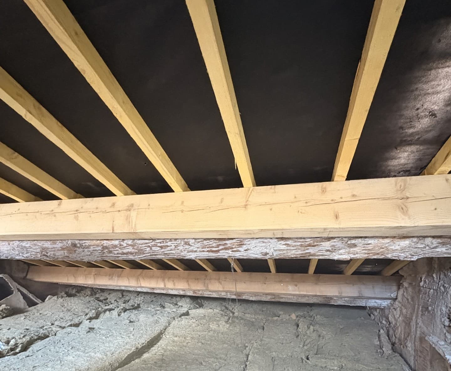 Pose de charpente bois traditionnelle par GLT Toiture - Charpentier Eyguières