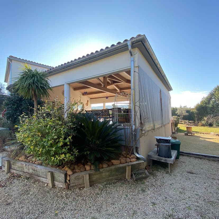 Installation de gouttières en zinc à Istres