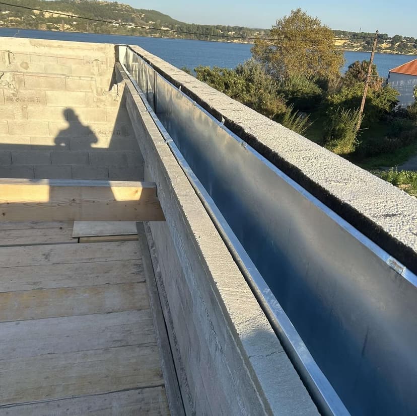 Installation de cheneaux encaissés à Istres